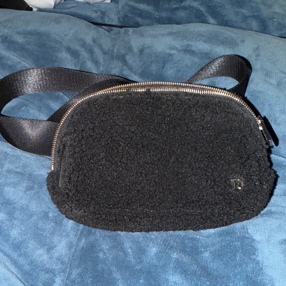Lululemon Black Fleece Belt Bag
